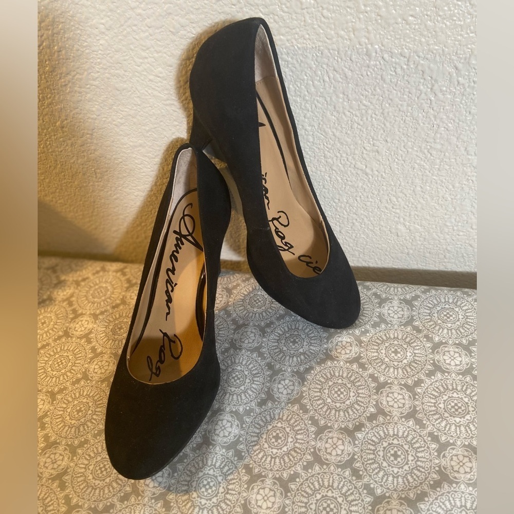 American Rag~Versatile~Black~Microsuede~Round Toe~Slip-On~Pump~Heel~Size 6.5 - Picture 2 of 11